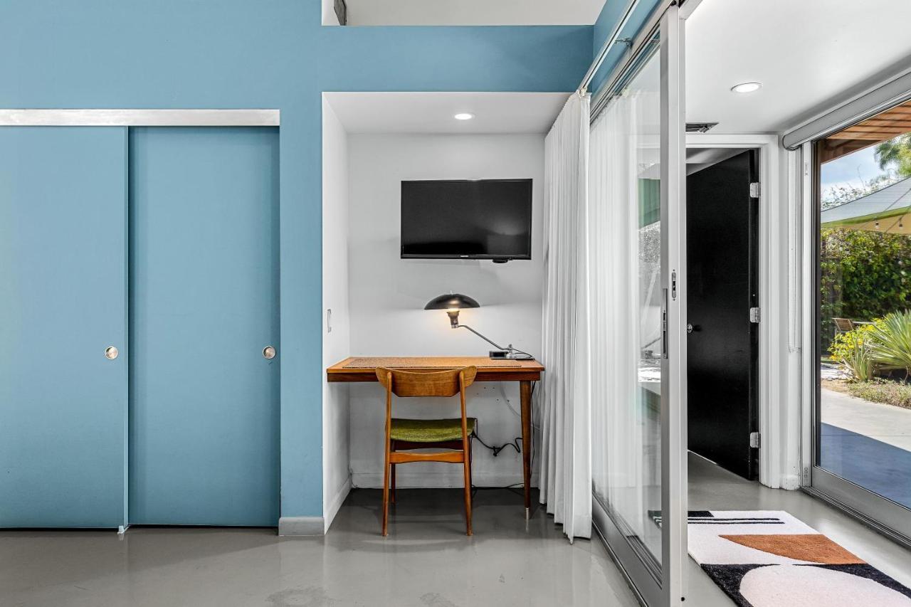 Lucy Im Home By Acme House Company Palm Springs Exterior photo
